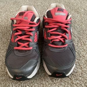 Women’s Nike Tennis Shoes Size 7